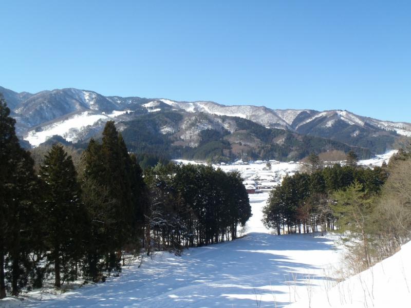 雲一つない青空　神鍋山から蘇武岳を望みます